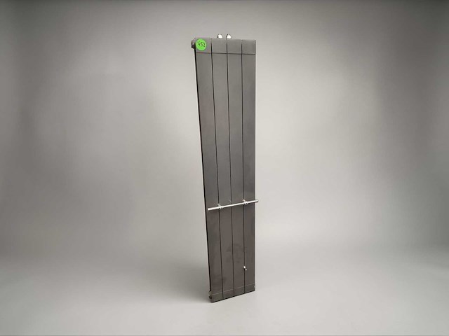 Global designradiator34x165cm met handdoekhouder - afbeelding 1 van  4