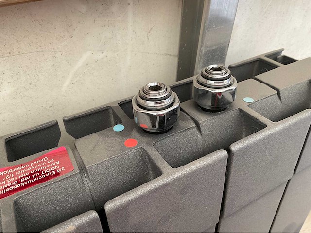 Global designradiator34x165cm met handdoekhouder - afbeelding 2 van  4