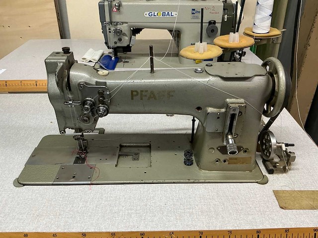 Global / pfaff industriële naaimachine (2x) - afbeelding 2 van  7