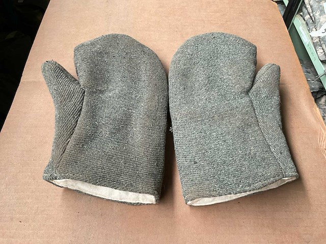 Gloves (8x) - afbeelding 2 van  4