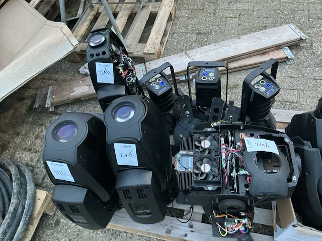 Glp spot one moving head (4x) - afbeelding 2 van  2