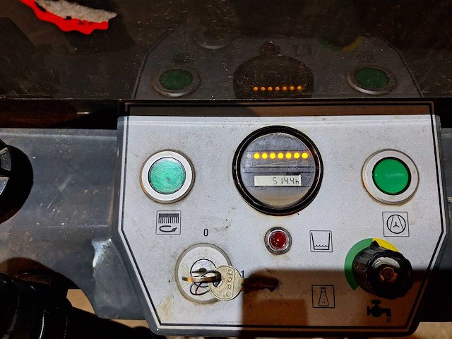 Gmbh - 71 bf 72 esa - zelfrijdende veegmachine - afbeelding 4 van  6