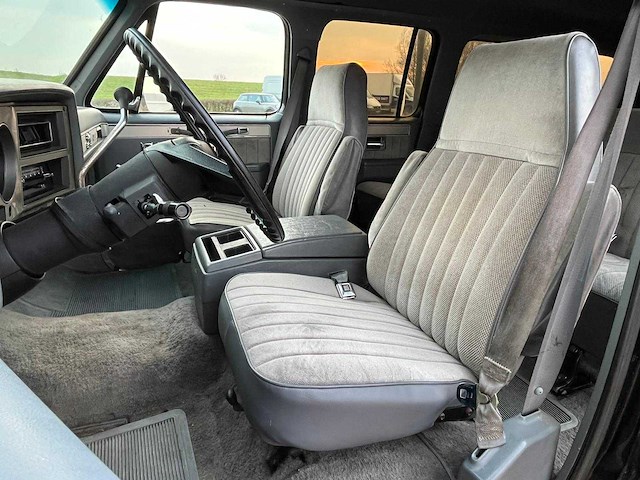 Gmc - 1987 - suburban sierra classic 2500 2wd - personenauto - afbeelding 4 van  14