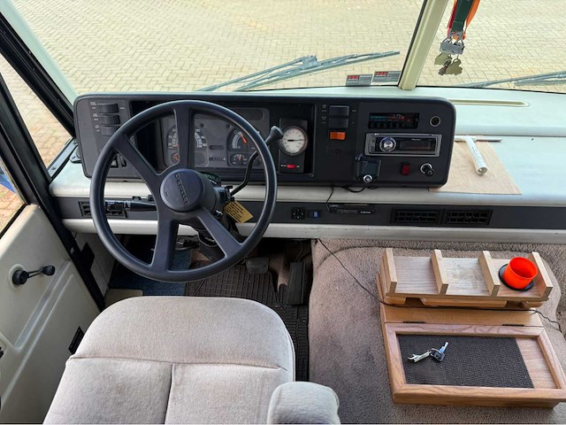 G.m.c. - winnebago - winnwbago icg29rq - camper- 1996 - afbeelding 7 van  56