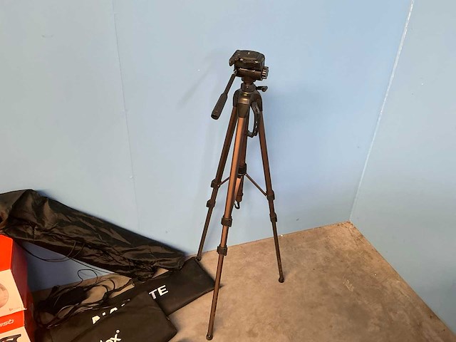Godox qs600ii studioflitser met statief (2x) - afbeelding 5 van  5