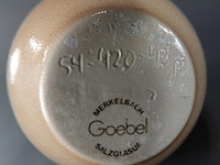 Goebel duits zoutglazuur keramiek vaasje (handarbeit) met traditionele kobaltblauwe en bruine decors uit het westerwald-gebied - afbeelding 5 van  5