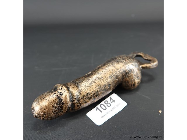 Goed in de hand liggende ijzeren flesopener - afbeelding 1 van  5