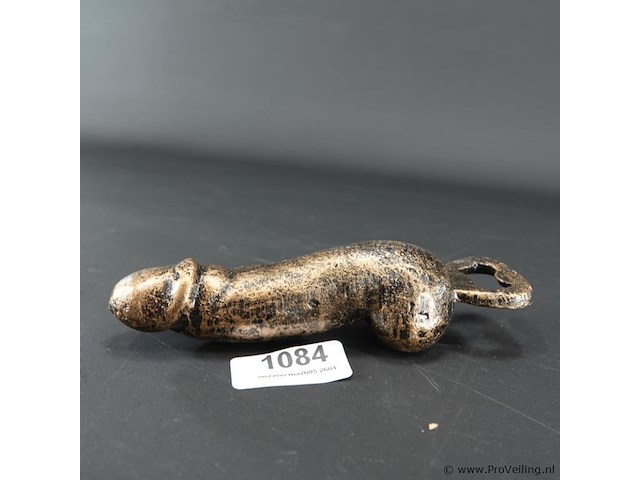 Goed in de hand liggende ijzeren flesopener - afbeelding 2 van  5