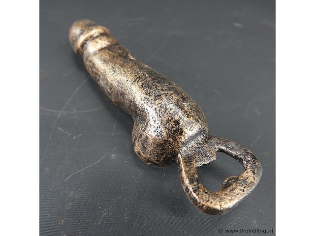Goed in de hand liggende ijzeren flesopener - afbeelding 3 van  5