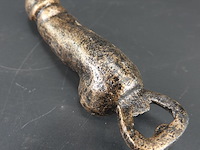 Goed in de hand liggende ijzeren flesopener - afbeelding 3 van  5