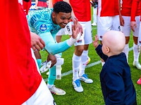Goede doelen veiling: gedragen voetbalshirts