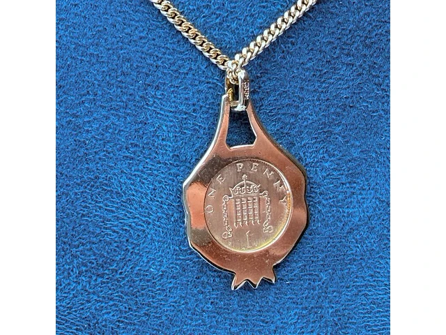 Goldplated collier met elizabeth ii one penny munt - 1983 - afbeelding 5 van  7