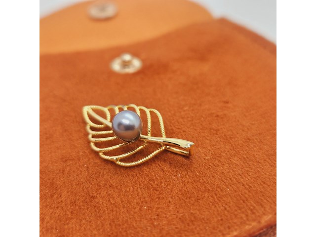 Goldplated leaf pendant met akoya parel - afbeelding 3 van  5