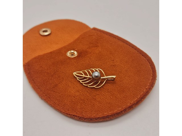 Goldplated leaf pendant met akoya parel - afbeelding 5 van  5