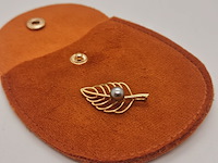 Goldplated leaf pendant met akoya parel - afbeelding 5 van  5