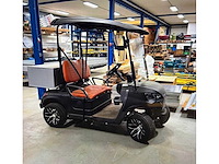 Golfkar met opslagbox