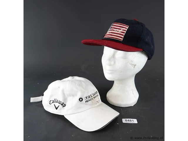 Golfpet van het merk callaway met een geborduurd callaway-logo en een "jyske bank private banking" pet - afbeelding 1 van  5