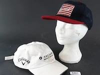Golfpet van het merk callaway met een geborduurd callaway-logo en een "jyske bank private banking" pet