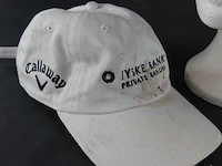 Golfpet van het merk callaway met een geborduurd callaway-logo en een "jyske bank private banking" pet - afbeelding 3 van  5
