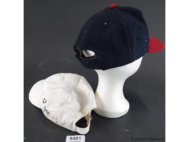 Golfpet van het merk callaway met een geborduurd callaway-logo en een "jyske bank private banking" pet - afbeelding 4 van  5