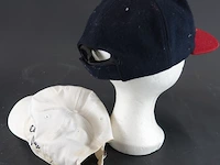 Golfpet van het merk callaway met een geborduurd callaway-logo en een "jyske bank private banking" pet - afbeelding 4 van  5