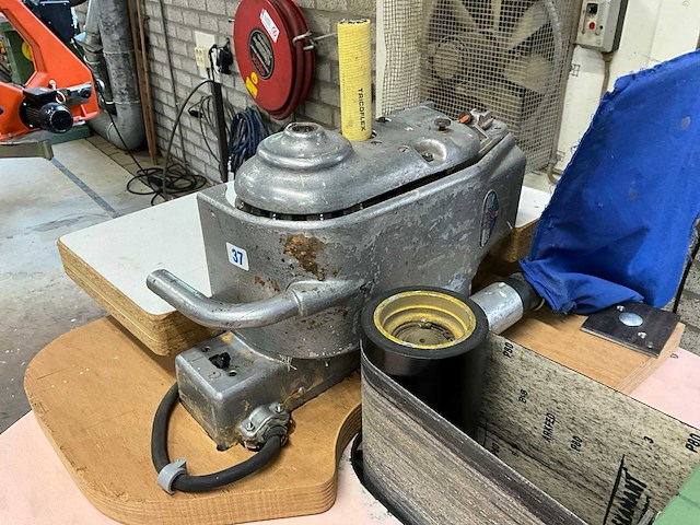 Gomad kantenschuurmachine / langbandschuurmachine - afbeelding 11 van  12