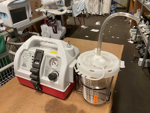 Gomco g180 suction pump - afbeelding 1 van  6