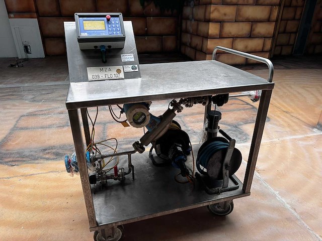 Gönnheimer - dc155 - portable measure system for water, acids and alkalis on trolly - afbeelding 1 van  8