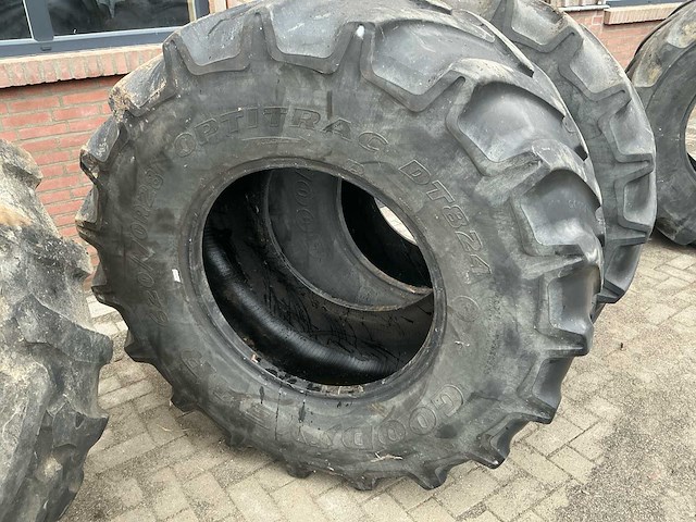 Good year optitrac dt824 band, wiel en velg - afbeelding 2 van  7