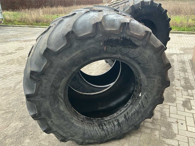 Good year optitrac dt824 band, wiel en velg - afbeelding 3 van  7