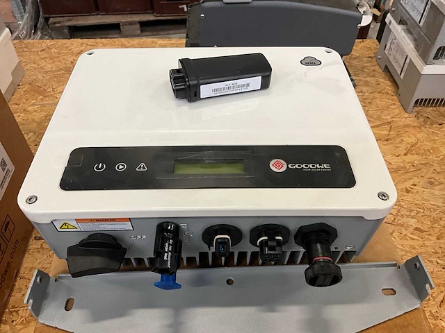 Goodwe gw2000-xs omvormer - afbeelding 1 van  5