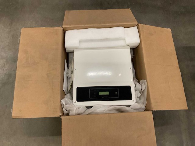 Goodwe gw3600d-ns omvormer - afbeelding 1 van  2