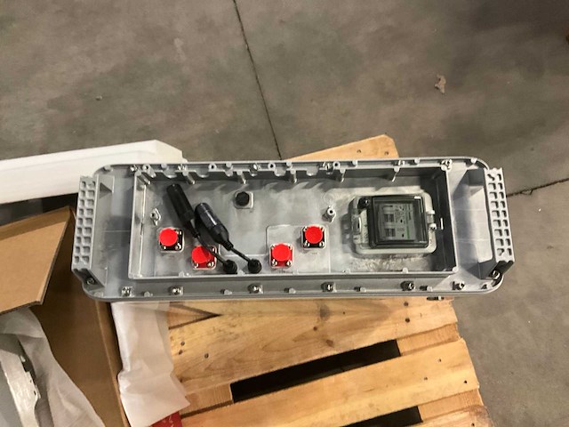 Goodwe gw5048-em hybride omvormer met opslag batterij - afbeelding 1 van  4