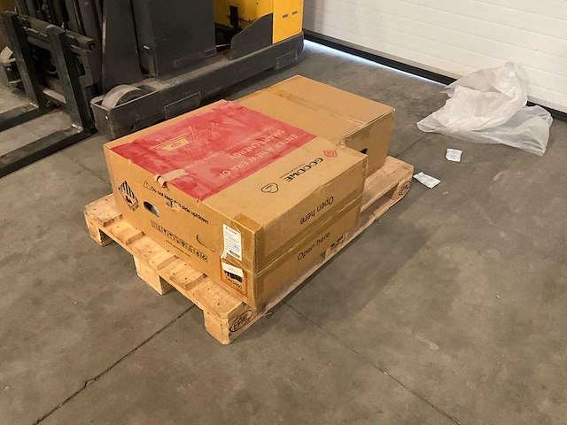 Goodwe gw5048-em hybride omvormer met opslag batterij - afbeelding 3 van  4