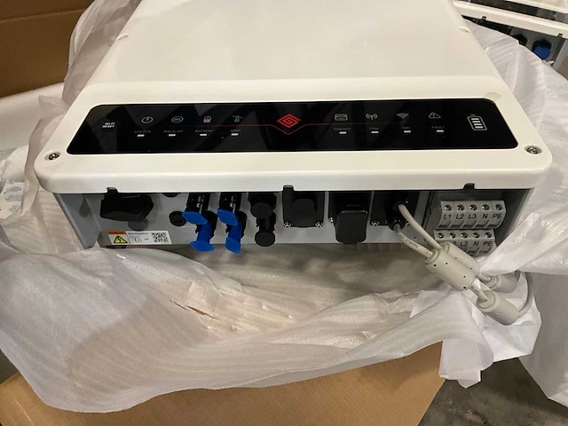 Goodwe hybride omvormer (4x) - afbeelding 3 van  15