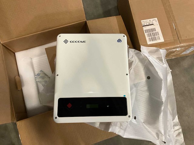 Goodwe omvormer (7x) - afbeelding 1 van  12