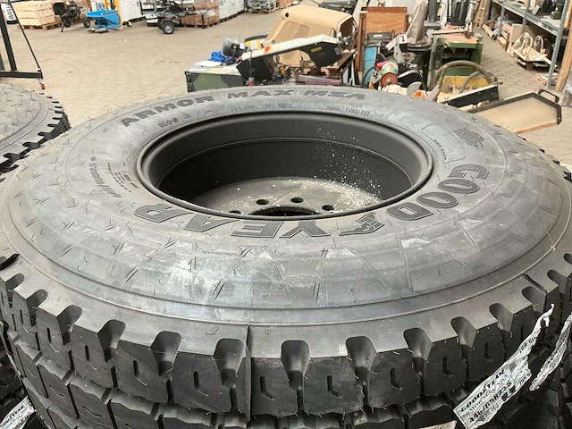 Goodyear band (4x) - afbeelding 3 van  3
