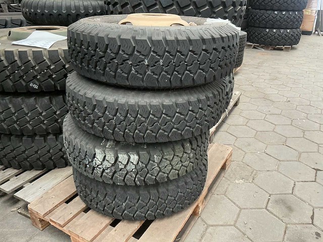 Goodyear band (4x) - afbeelding 1 van  3