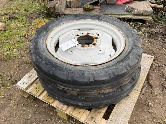 Goodyear band met velg (2x) - afbeelding 1 van  4