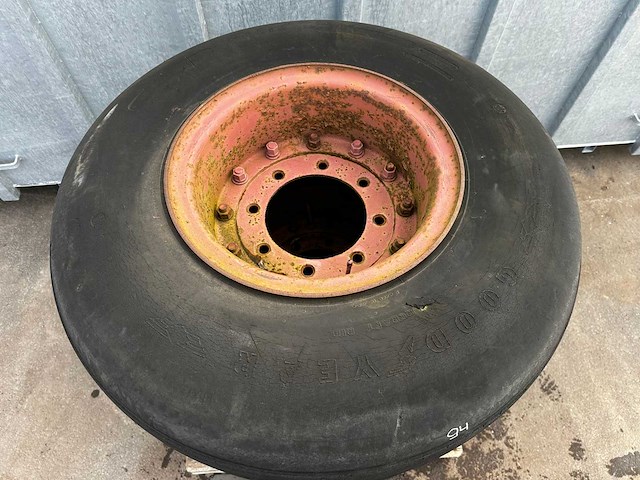 Goodyear – landbouwband 44x16 28 ply met velg 8-gaats (4x) - afbeelding 3 van  4