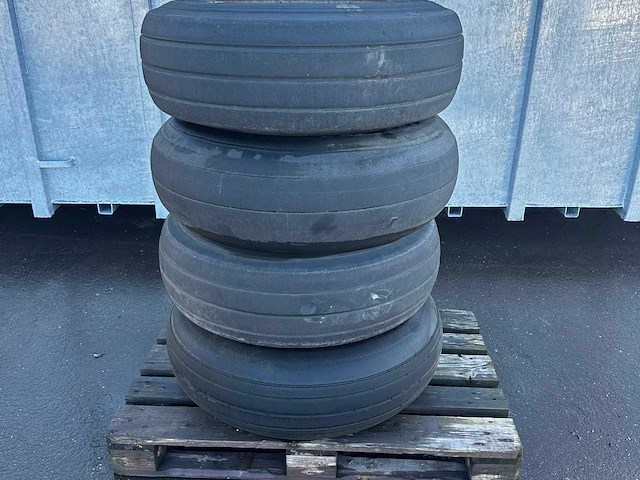 Goodyear – landbouwband fligt leader 36x11 met velg 8-gaats (4x) - afbeelding 1 van  2