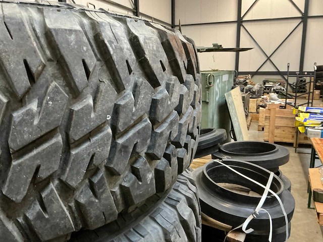 Goodyear mt/r hummer band met velg (5x) - afbeelding 3 van  10