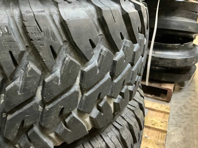 Goodyear mt/r hummer band met velg (5x) - afbeelding 6 van  10