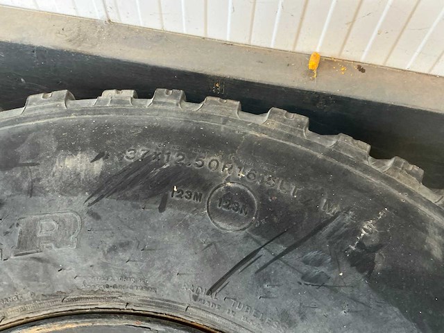 Goodyear mt/r hummer band met velg (5x) - afbeelding 7 van  7
