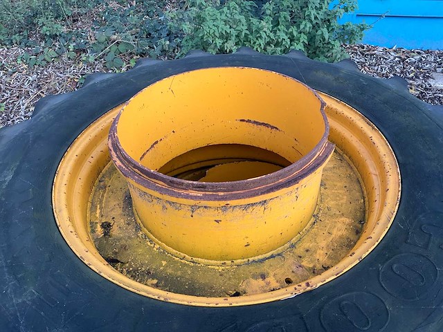 Goodyear super traction dubbel lucht set voor volvo - afbeelding 8 van  12