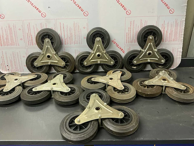 Goodyear traploper steunwiel (8x) - afbeelding 1 van  8