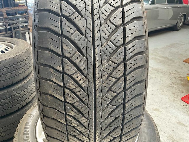 Goodyear ultragrip autoband op velg, 17”, bmw 5-serie (4x) - afbeelding 6 van  6