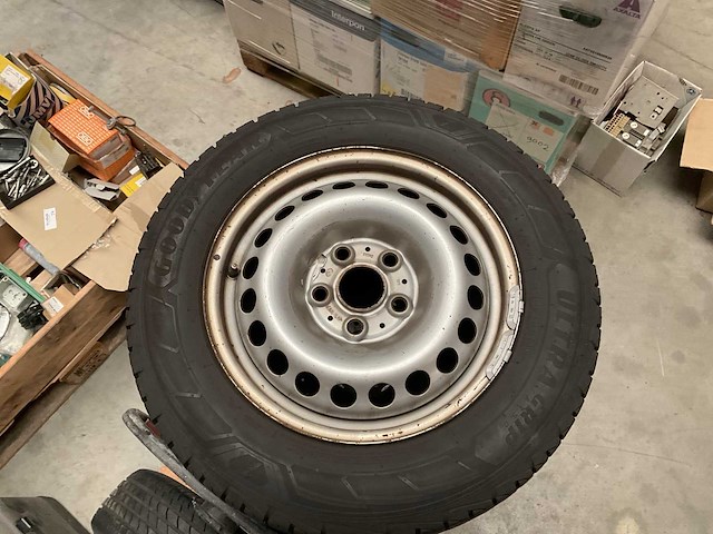 Goodyear ultragrip winterbanden - afbeelding 2 van  3