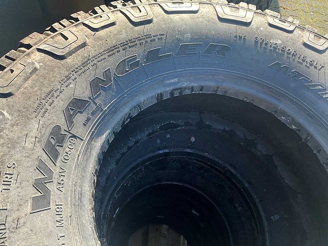 Goodyear wrangler mt hummer band (10x) - afbeelding 1 van  11