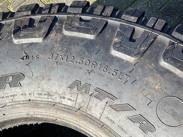 Goodyear wrangler mt hummer band (12x) - afbeelding 7 van  9